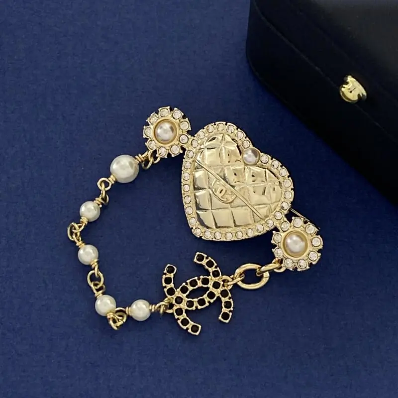 chanel brooches pour femme s_1263243